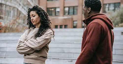 triệu chứng của pistanthrophobia là gì?
